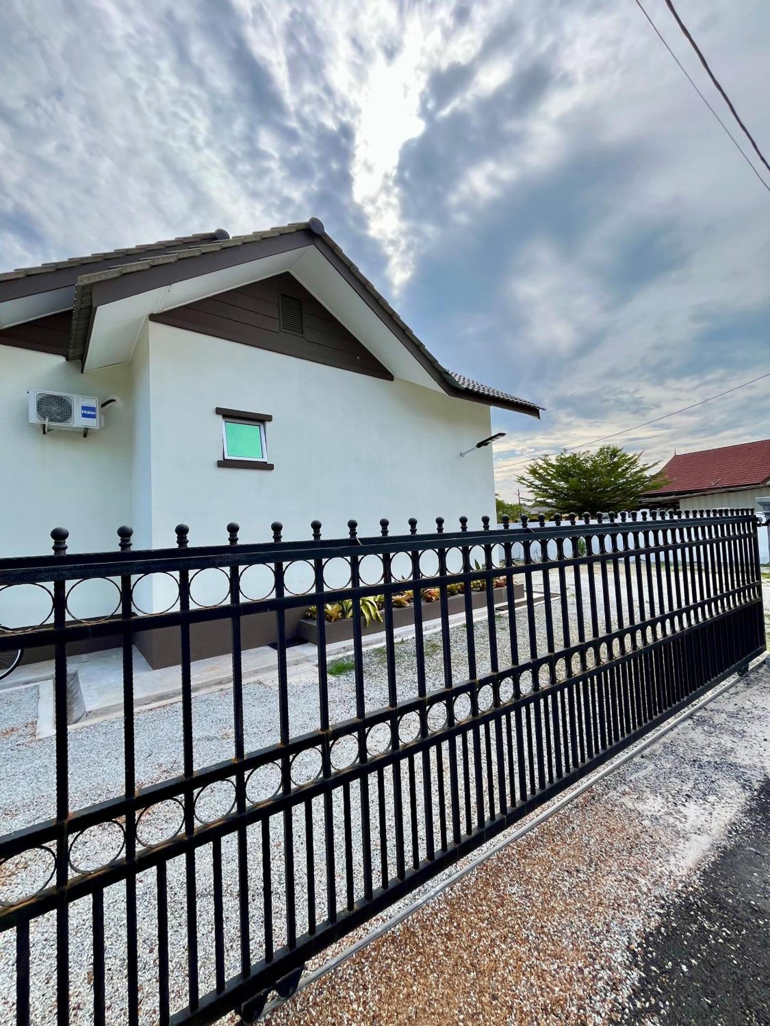The Broms Villa Kuala Terengganu Exterior foto